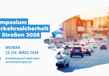 Stadtverkehr mit Ampel bei Sonnenuntergang – Headerbild zum FGSV-Symposium Verkehrssicherheit an Straßen 2026 in Weimar.